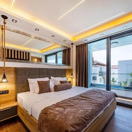 Villa Alpha - Four Bedroom With Swimming Pool *