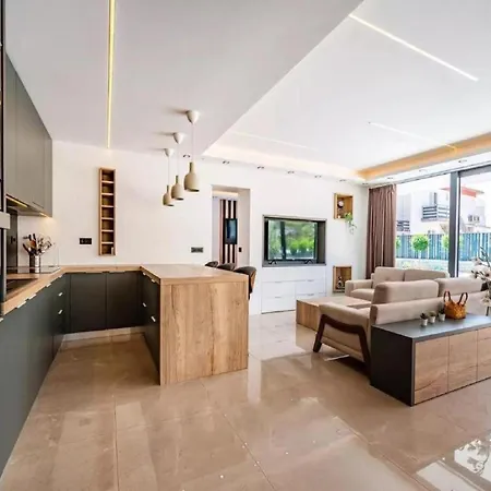 Alpha - Four Bedroom With Swimming Pool Villa Rab Town