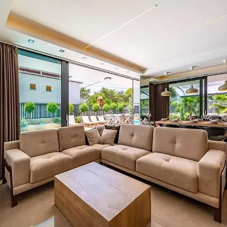 Alpha - Four Bedroom With Swimming Pool * Rab Town