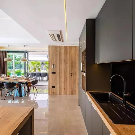 Alpha - Four Bedroom With Swimming Pool * Rab Town