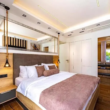 Alpha - Four Bedroom With Swimming Pool Rab Town
