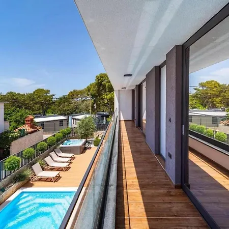 Alpha - Four Bedroom With Swimming Pool Villa Rab Town