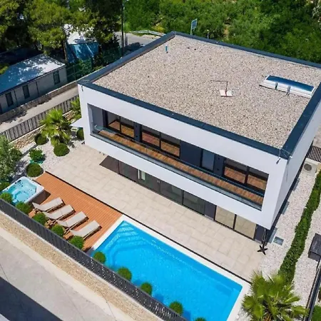 Alpha - Four Bedroom With Swimming Pool Villa