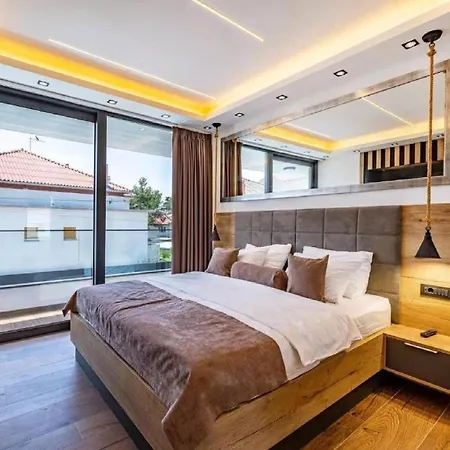 Villa Alpha - Four Bedroom With Swimming Pool