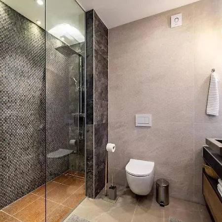 Villa Alpha - Four Bedroom With Swimming Pool *