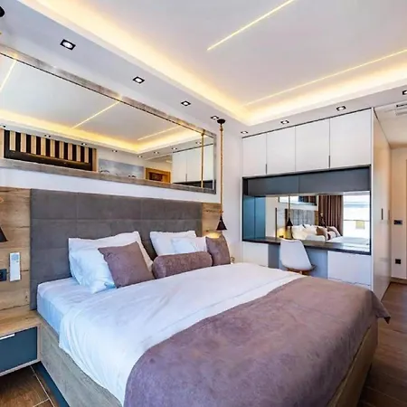 Alpha - Four Bedroom With Swimming Pool
