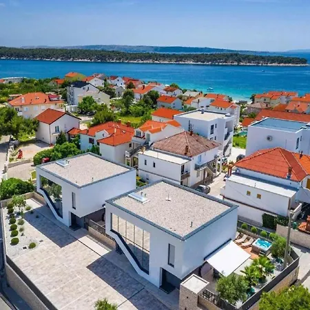Alpha - Four Bedroom With Swimming Pool Villa *