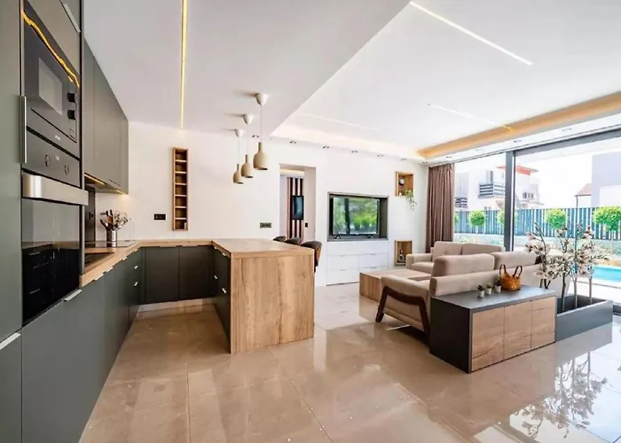 Alpha - Four Bedroom With Swimming Pool Βίλα Ραμπ