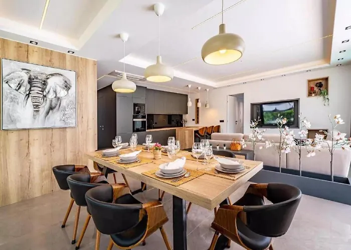 Alpha - Four Bedroom With Swimming Pool