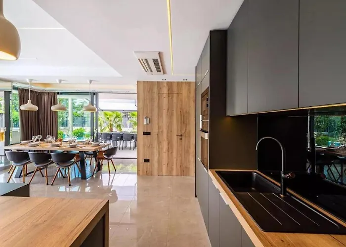 Alpha - Four Bedroom With Swimming Pool * Ραμπ