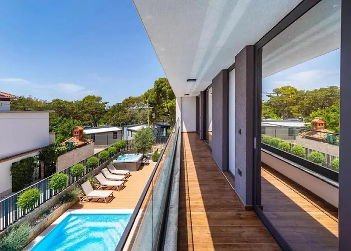 Alpha - Four Bedroom With Swimming Pool Βίλα Ραμπ