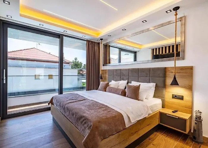 Βίλα Alpha - Four Bedroom With Swimming Pool