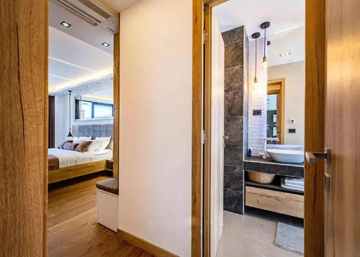 Βίλα Alpha - Four Bedroom With Swimming Pool *