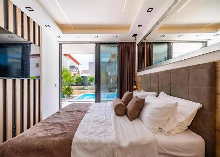 Alpha - Four Bedroom With Swimming Pool Βίλα Ραμπ