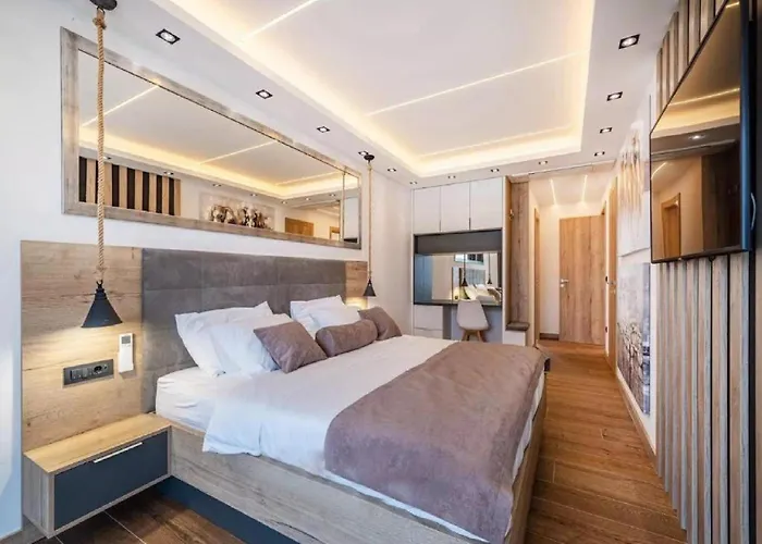 Βίλα Alpha - Four Bedroom With Swimming Pool