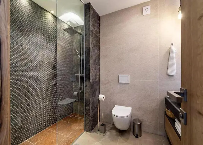 Βίλα Alpha - Four Bedroom With Swimming Pool *