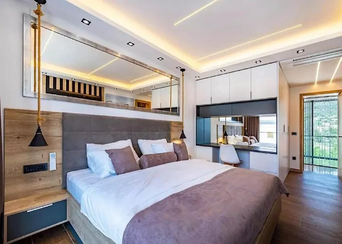 Alpha - Four Bedroom With Swimming Pool