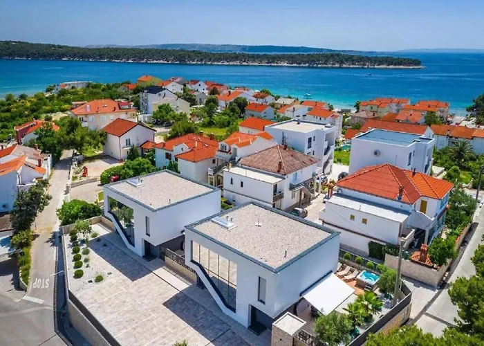 Alpha - Four Bedroom With Swimming Pool Βίλα *