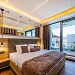 Villa Alpha - Four Bedroom With Swimming Pool *