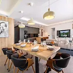 Alpha - Four Bedroom With Swimming Pool