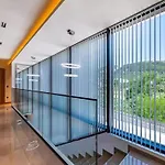 Alpha - Four Bedroom With Swimming Pool *