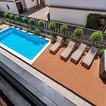 Alpha - Four Bedroom With Swimming Pool *