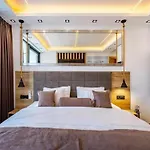 Alpha - Four Bedroom With Swimming Pool *