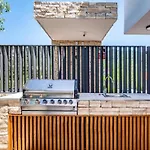 Villa Alpha - Four Bedroom With Swimming Pool Rab Town