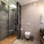 Villa Alpha - Four Bedroom With Swimming Pool *