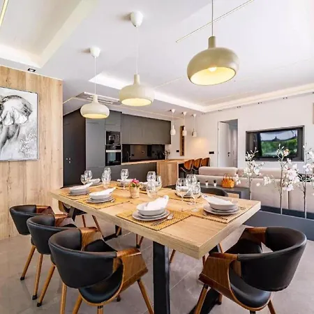 Alpha - Four Bedroom With Swimming Pool