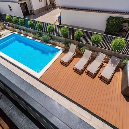 Alpha - Four Bedroom With Swimming Pool *