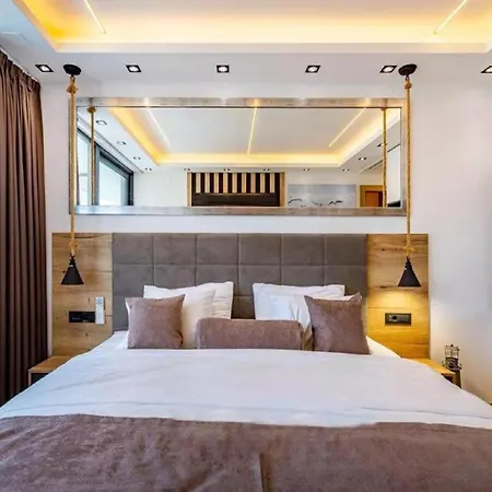 Alpha - Four Bedroom With Swimming Pool *