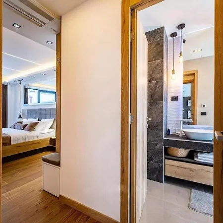 Villa Alpha - Four Bedroom With Swimming Pool *