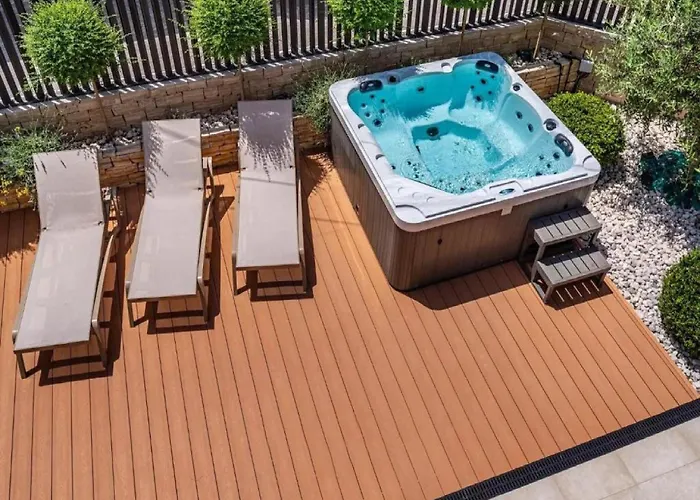 Alpha - Four Bedroom With Swimming Pool Rab Town