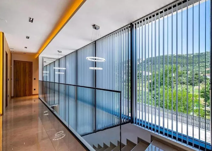 Alpha - Four Bedroom With Swimming Pool *